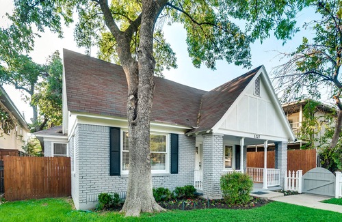 Knox - Henderson House | Knox Henderson, great location, restaurants and shops minutes away!