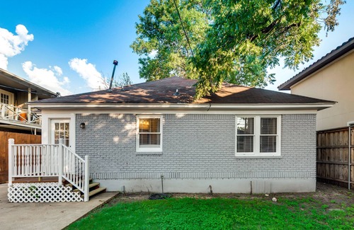 Knox - Henderson House | Knox Henderson, great location, restaurants and shops minutes away!