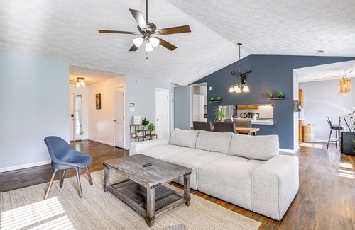 Knoxville House | Knoxville Home w/Sunroom ~ 9 Mi to Downtown!