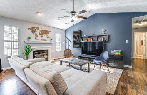 Knoxville House | Knoxville Home with Sunroom about 9 Mi to Downtown!