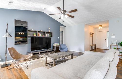 Knoxville House | Knoxville Home with Sunroom about 9 Mi to Downtown!