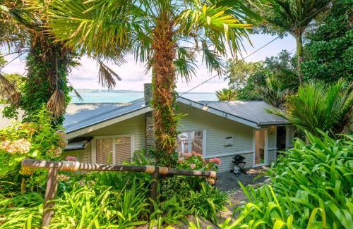 Omiha Villa | Koi Waiheke with private beach access and mooring