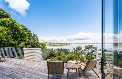 Omiha Villa | Koi Waiheke with private beach access and mooring