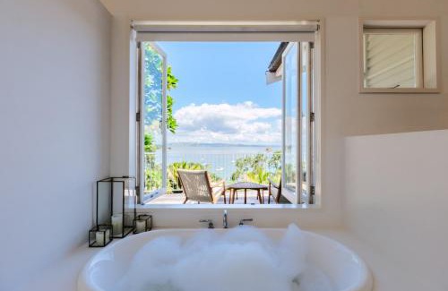 Omiha Villa | Koi Waiheke with private beach access and mooring