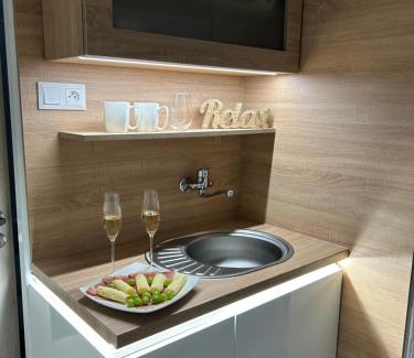 Sasova Apartment | Komfortný apartmán s bazénom a súkromným parkoviskom - 24h self check-in