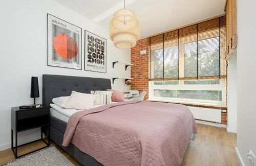 Bielany Apartment | Komfortowy Apartament dla 4 osób z Parkingiem by Noclegi Renters