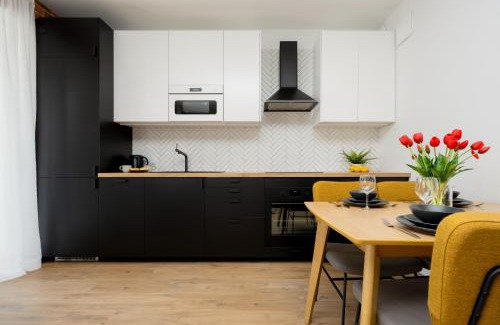 Bielany Apartment | Komfortowy Apartament dla 4 osób z Parkingiem by Noclegi Renters