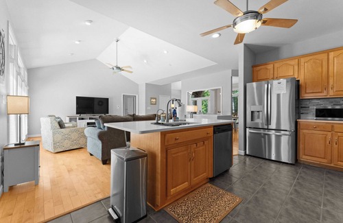 Lake Norman of Catawba Cottage | Kool Breeze by Avantstay Boat Ramp + Hot Tub