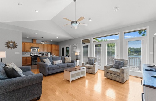 Lake Norman of Catawba House | Kool Breeze by AvantStay | Boat Ramp + Hot Tub