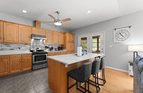 Lake Norman of Catawba House | Kool Breeze by AvantStay | Boat Ramp + Hot Tub