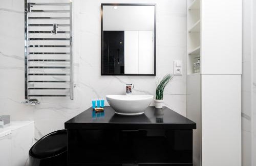 Srodmiescie Apartment | Kopcińskiego Superior Apartment