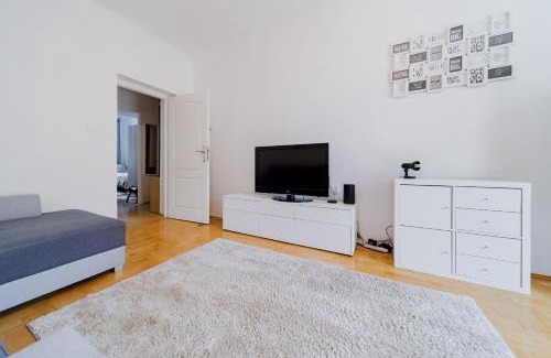 Grochow Apartment | Kordeckiego 75 by Homeprime