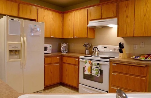 Vancouver House | Kozy Komfort: Near PDX, Stellar Reviews, Dogs Welcome, Prime Location