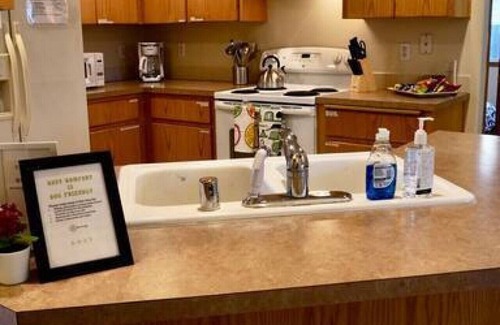 Vancouver House | Kozy Komfort: Near PDX, Stellar Reviews, Dogs Welcome, Prime Location