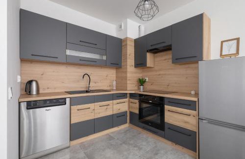 Pradnik Czerwony Apartment | Kraków Elegant Apartment Near The Water Park by Rent like home