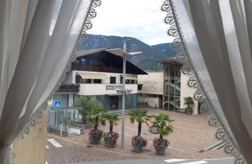 Nalles Apartment | Kreuzwegerhof Nals Ferienwohnungen im Historischen Gutshof mit Natur-Pool-Oase bei Meran und Bozen