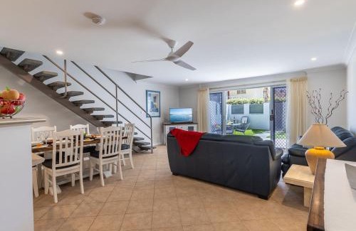Nelson Bay House | Kristie Court 2, 7 Weatherly Cl close to the beach with WiFi