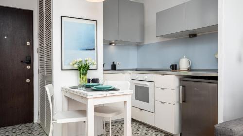 Mirow Apartment | Krochmalna, Sun & Snow