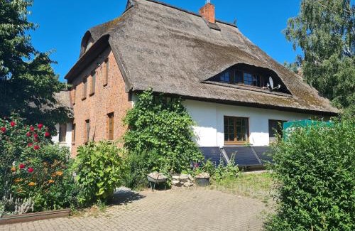 Hof Redentin Apartment | Krusenhagen Apartment with Garden, cleaning included