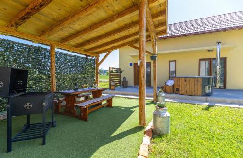 Otocac House | Kuća Trota - sauna, HOT TUB