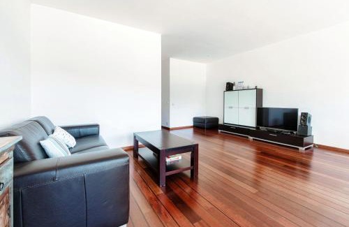 Collina d'Oro Apartment | Kümin Lake View by Quokka 360 - with direct access to the lake