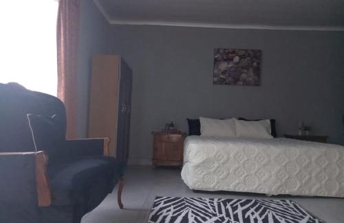 Rustenburg House | Kwa Mosete