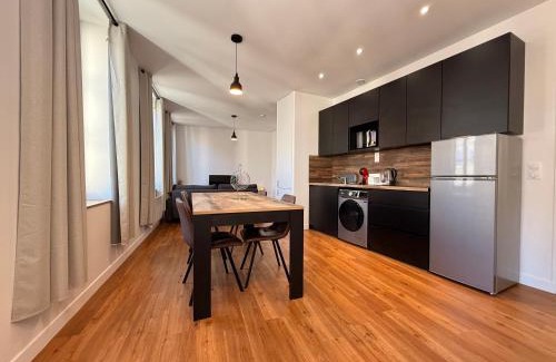 Centre Historique Apartment | L'Ébène - Wifi - Proche des Halles et du centre ville