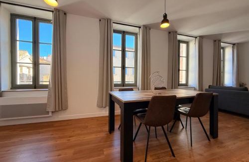 Centre Historique Apartment | L'Ébène - Wifi - Proche des Halles et du centre ville