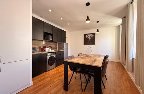 Centre Historique Apartment | L'Ébène - Wifi - Proche des Halles et du centre ville