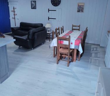 La Chapelle-Agnon House | L 'échappe-loups maison de 2 à 8 personnes et garage