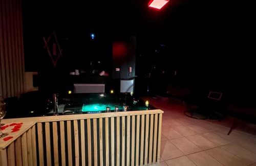 Sedan Apartment | L écrin Love room avec balnéo au coeur de Sedan