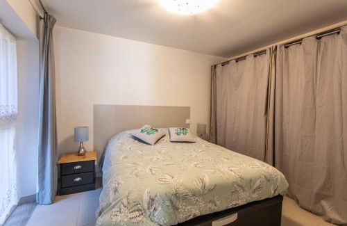 Embrun Apartment | L'écureuil dans La vieille maison centre ville d'Embrun