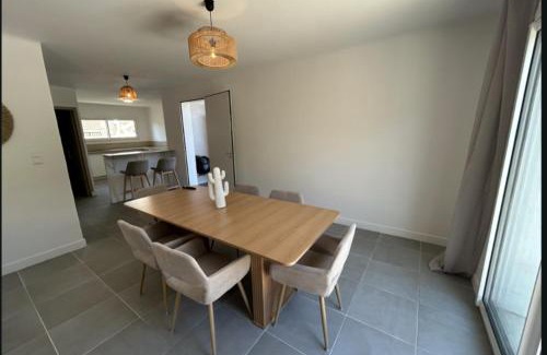 Berre-l'Etang House | L'étang au soleil