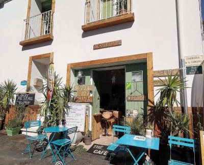 Camps-sur-l'Agly House | L'ÉTAPE BIEN ÊTRE,chambres et tables d'hôtes,épicerie Café, salon de massage