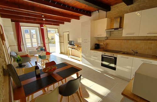 Aubigne Apartment | L'ancien Cafe - Luxury Gite 2-4 pers