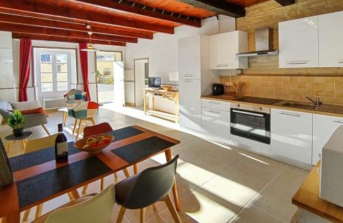 Aubigne Bed & Breakfast | L'ancien Cafe - Suites and Gites