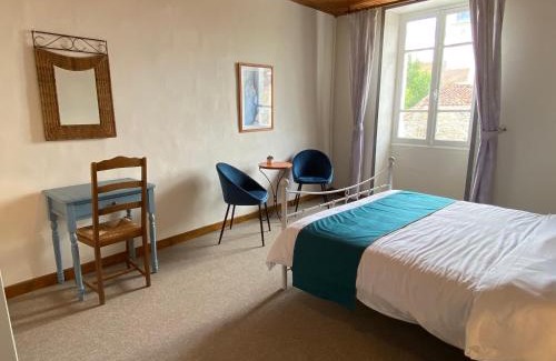 Aubigne Bed & Breakfast | L'ancien Cafe - Suites and Gites