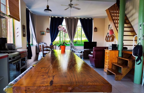 Arcais House | L'ANCIENNE LAITERIE, in the heart of the Marais Poitevin, greenery, biking and hiking