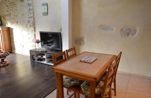 Azille Apartment | L'Apartement