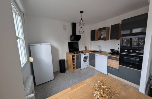 Montjuzet Apartment | L'appart le 19, F3 near center with cathedral view