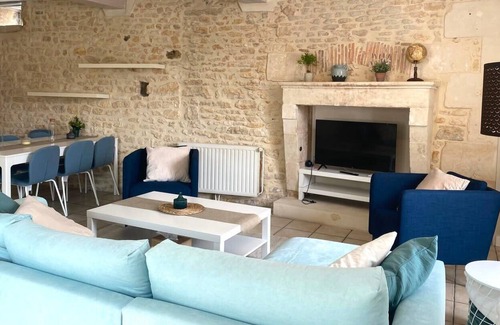 Poitiers House | L'Aqua: townhouse with large terrace