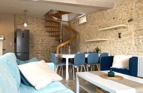 Poitiers House | L'Aqua: townhouse with large terrace