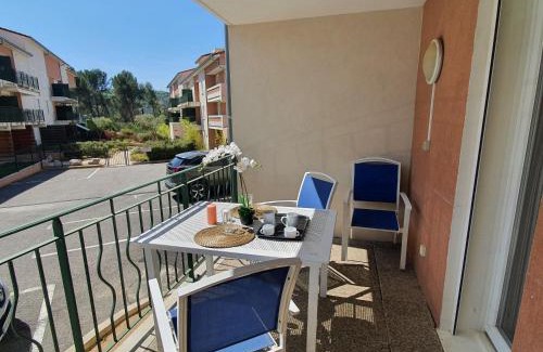 Greoux-les-Bains Apartment | L'Arbousier - Piscine & climatisation