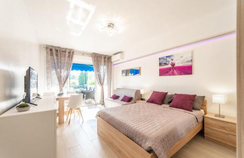 Cros-de-Cagnes Apartment | L'Ascot Appartement, plages à 300m, vue hippodrome