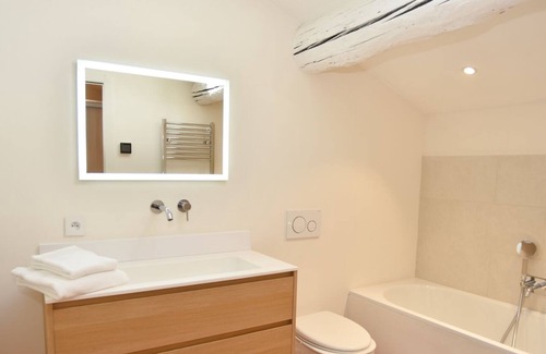 Rognes Apartment | L'atelier Apartment in the Heart of the Vineyard