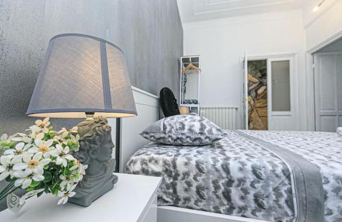 San Fruttuoso Apartment | L' Atelier comodo al centro - Parcheggio privato - Zona Ospedale San Martino