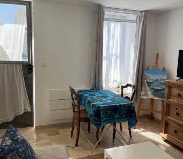 Martigues Apartment | L Atelier, studio au petit port de Martigues