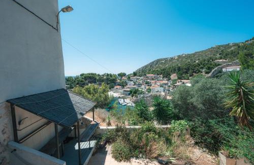 Calanque de Morgiou Apartment | L'Atypique - Cabanon 3 ch et terrasse au calme