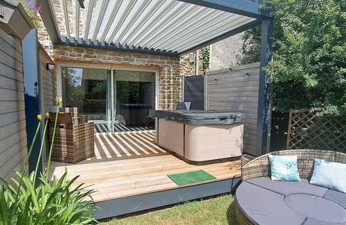 Surzur Apartment | "L'Aube - Private SPA - Quiet location