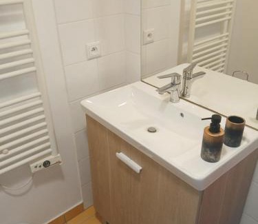 Le Port sous la Lune Apartment | L'Escapade entre Ville et Rivière